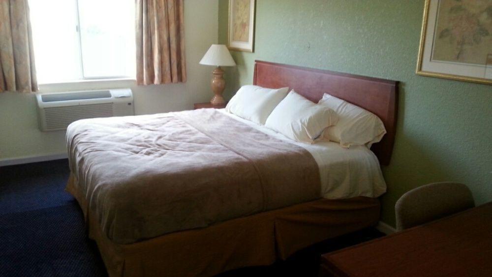 Riverwalk Inn & Suites Fort Atkinson Екстер'єр фото