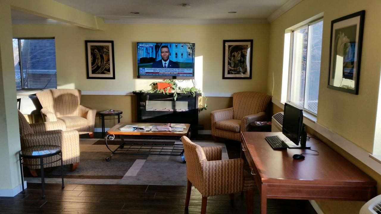 Riverwalk Inn & Suites Fort Atkinson Екстер'єр фото