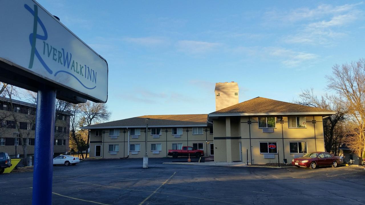 Riverwalk Inn & Suites Fort Atkinson Екстер'єр фото