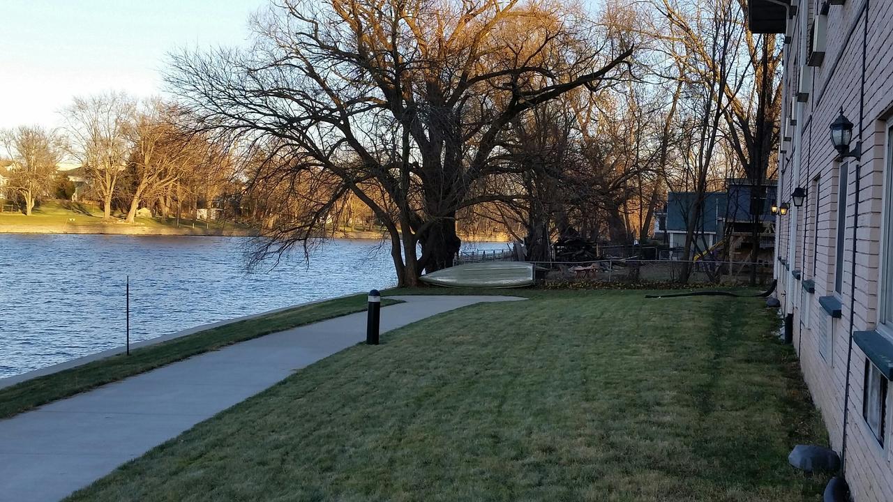 Riverwalk Inn & Suites Fort Atkinson Екстер'єр фото