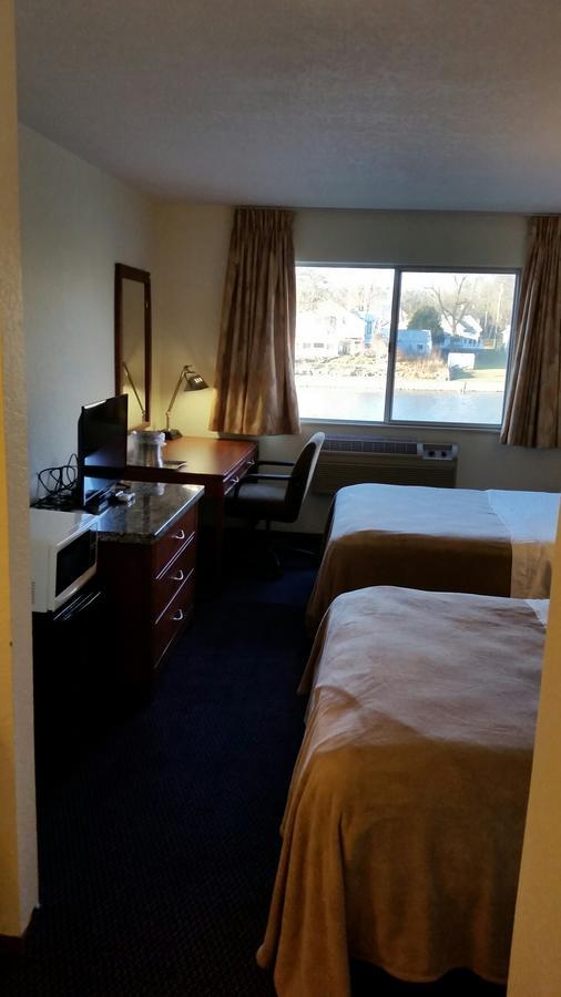 Riverwalk Inn & Suites Fort Atkinson Екстер'єр фото