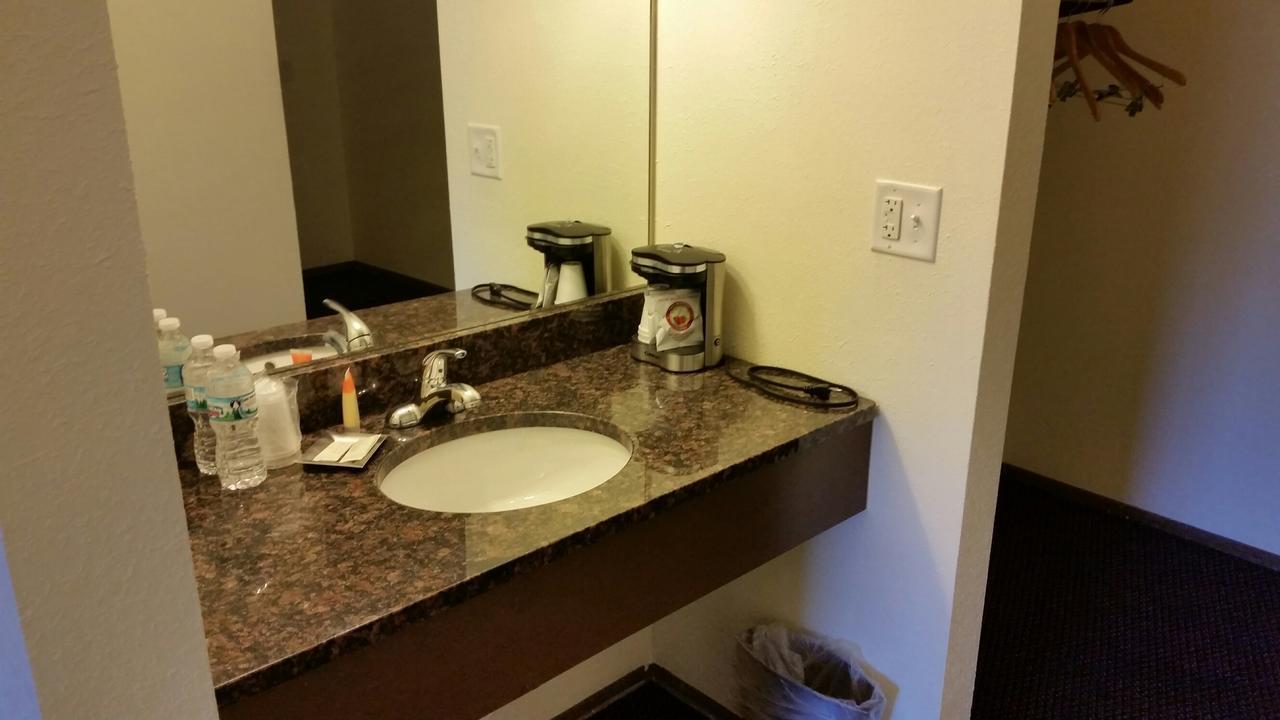 Riverwalk Inn & Suites Fort Atkinson Екстер'єр фото
