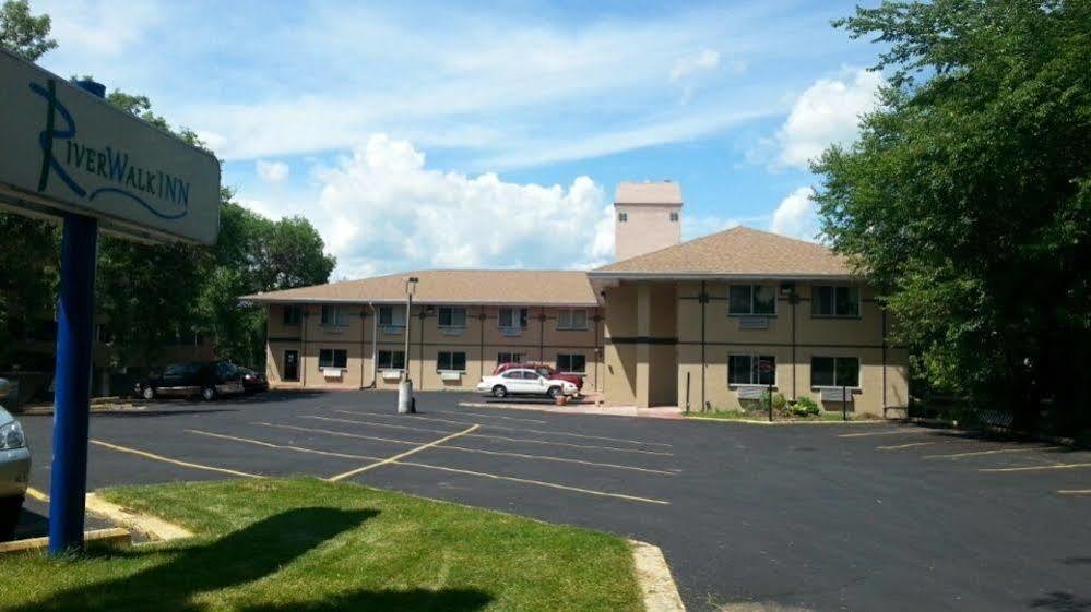 Riverwalk Inn & Suites Fort Atkinson Екстер'єр фото