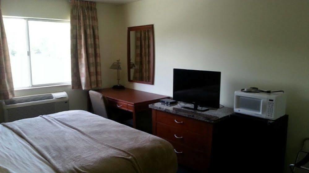 Riverwalk Inn & Suites Fort Atkinson Екстер'єр фото