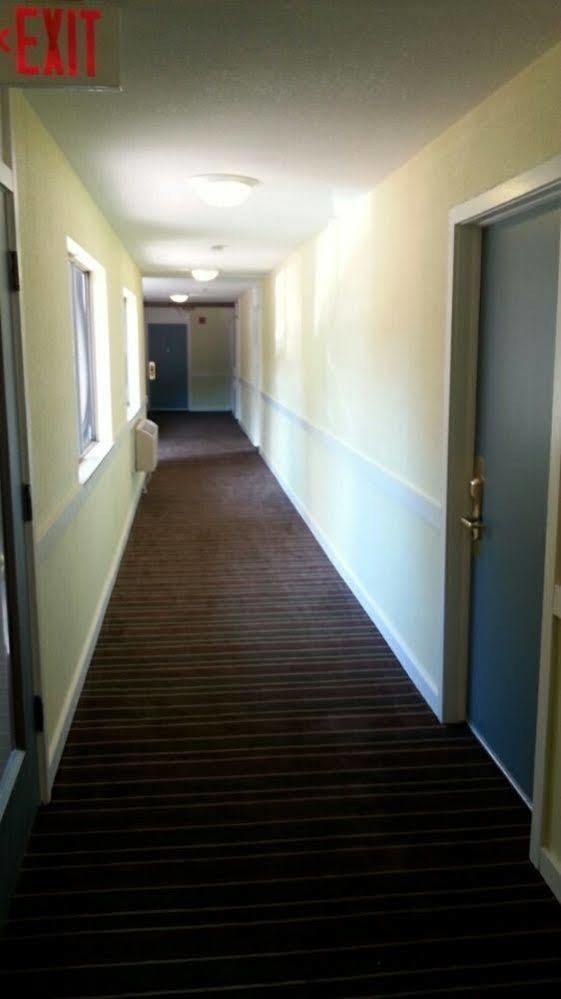 Riverwalk Inn & Suites Fort Atkinson Екстер'єр фото