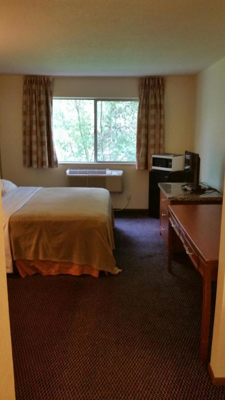 Riverwalk Inn & Suites Fort Atkinson Екстер'єр фото