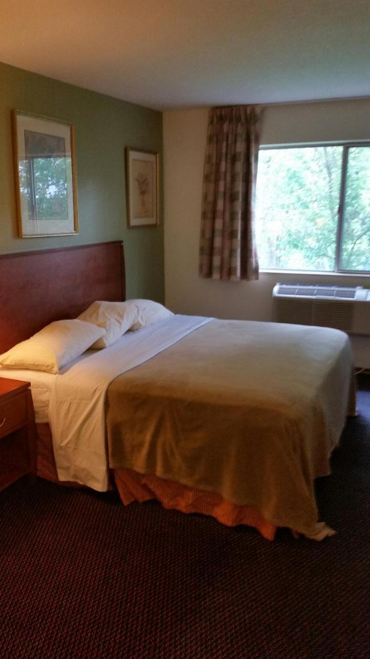 Riverwalk Inn & Suites Fort Atkinson Екстер'єр фото