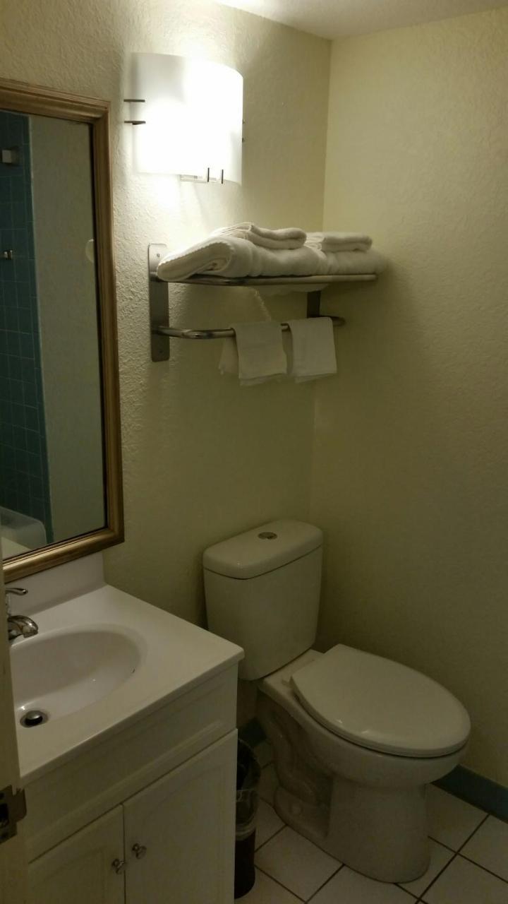 Riverwalk Inn & Suites Fort Atkinson Екстер'єр фото