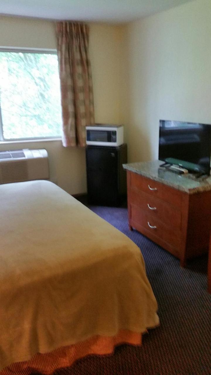 Riverwalk Inn & Suites Fort Atkinson Екстер'єр фото