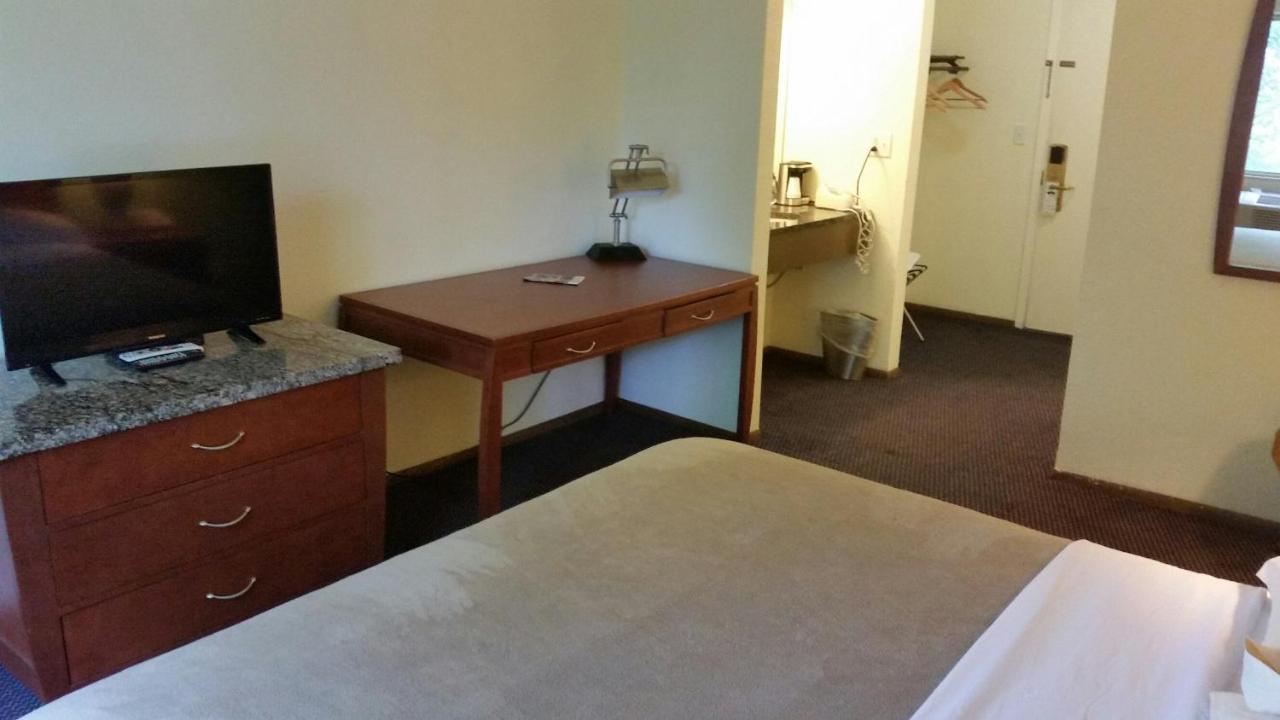 Riverwalk Inn & Suites Fort Atkinson Екстер'єр фото
